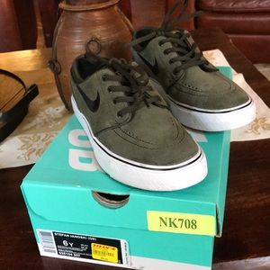 Green Nike SB Janoskis